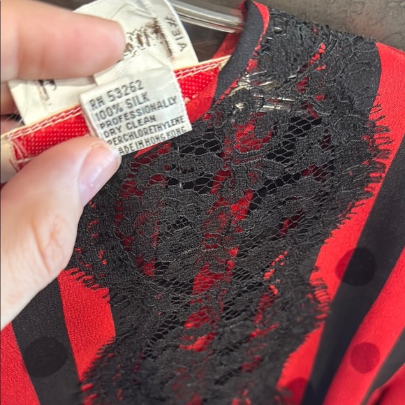 Oscar de la Renta Red and Black Boxy Blouse with Lace Trim Vintage 100% Silk - Picture 3 of 7